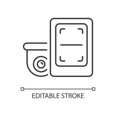 İzleme sistemi doğrusal simgesi ile uzaktan izleme. Eve anlık video kaydı sağlanıyor. İnce çizgi özelleştirilebilir illüstrasyon. Contour sembolü. Vektör izole çizim. Düzenlenebilir vuruş