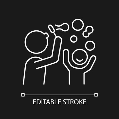 Karanlık tema için beyaz doğrusal simgeyi baloncuklar halinde üfle. Ebeveyn-çocuk bağı. Açık hava aktivitesi. İnce çizgi özelleştirilebilir illüstrasyon. Gece modu için izole vektör kontur sembolü. Düzenlenebilir vuruş