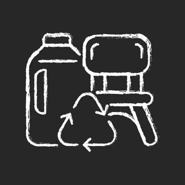 塑料木料从塑料瓶粉笔白色图标在黑暗的背景 木样产品 花园家具 瓶子回收利用 可持续的替代办法 黑色上孤立的矢量黑板插图 — 图库矢量图片
