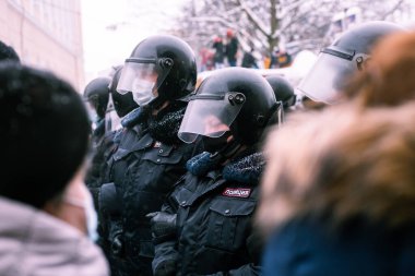 Nizhniy Novgorod, Rusya - 23 Ocak 2021: Putin ve arkadaşlarına karşı protesto, Alexei Navalny 'yi savunmak için miting.