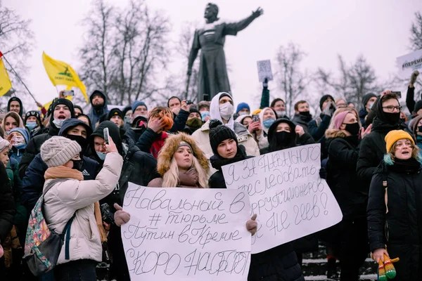 Nischni Nowgorod, Russland - 23. Januar 2021: Protest gegen Putin und seine Freunde, Kundgebung zur Verteidigung von Alexej Nawalny. — Stockfoto