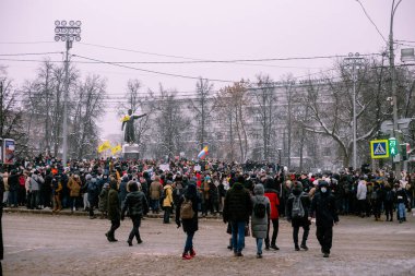 Nizhniy Novgorod, Rusya - 23 Ocak 2021: Putin ve arkadaşlarına karşı protesto, Alexei Navalny 'yi savunmak için miting