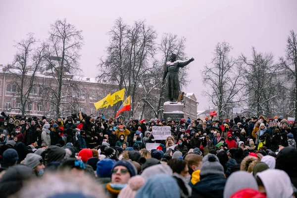 Nizhniy Novgorod, Rusya - 23 Ocak 2021: Putin ve arkadaşlarına karşı protesto, Alexei Navalny 'yi savunmak için miting