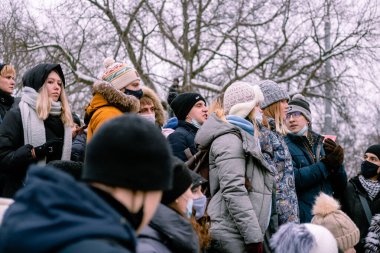 Nizhniy Novgorod, Rusya - 23 Ocak 2021: Putin ve arkadaşlarına karşı protesto, Alexei Navalny 'yi savunmak için miting.
