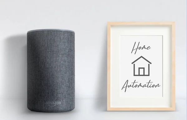 Amazon Alexa Echo Junto Marco Madera Con Cita Home Automation — Foto de Stock