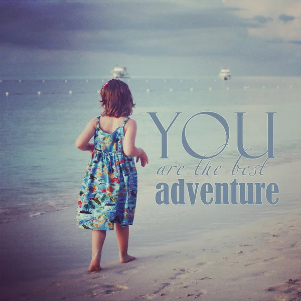 Instagram of young girl walking on tropical beach with quote — Stock Photo, Image