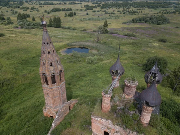 Kostroma地域の放棄された教会 — ストック写真