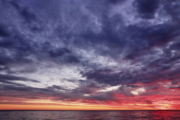 Beau Coucher Soleil Sur Mer Ciel Spectaculaire Avec Des Nuages — Photo