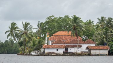 Sri Lanka nehir Madu adada Budist tapınağı.