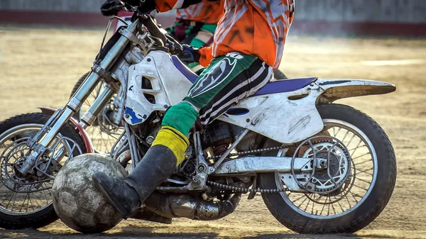 Motoball. Episodio rivalidad entre los dos atletas . —  Fotos de Stock