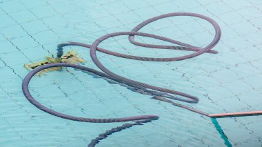 Çalışma şartı havuz temizleme aracı.
