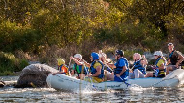 Ukrayna'da rafting. Eğlenceli, riskli, cesur eylem.