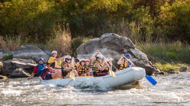Ukrayna'da rafting. Eğlenceli, riskli, cesur eylem.