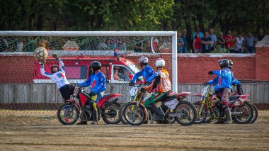 Voznesensk, Ukrayna - 27 Eylül 2015 Motoball. Voskhod Druzhba takımları arasında oynanan Ukrayna Şampiyonası maçı..