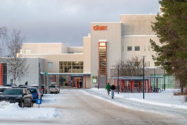 Oulu, Finlandiya - 27 Eylül 2025. OAMK (Oulun ammattikorkeakoulu) Oulu Uygulamalı Bilimler Üniversitesi bir yükseköğretim kurumudur. Oulu 2026 Avrupa Kültür Başkentidir..