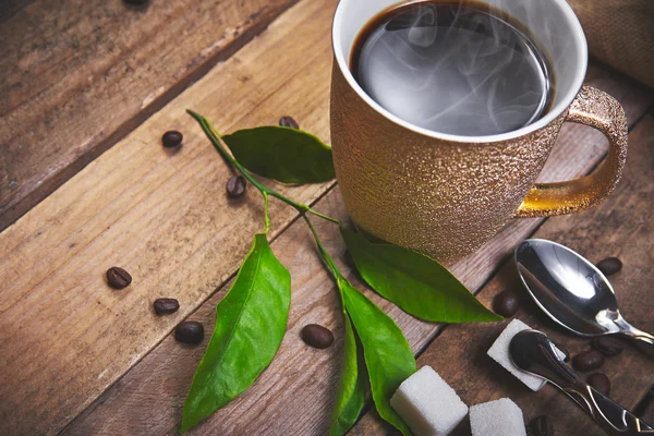 Kaffe på en trä bakgrund — Stockfoto