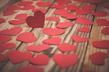 pek çok kırmızı Kalpler