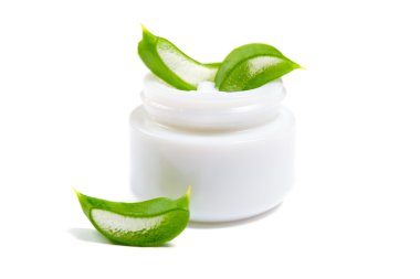 Aloe Vera izole beyaz ile krem