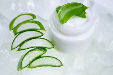 Canlandırıcı yüz kremi