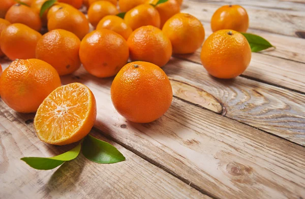 Tangerines on a wooden background — Stock Photo, Image