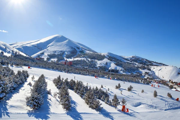 Skifahren und Snowboarden in den Bergen - Palandoken, Erzurum — Stockfoto