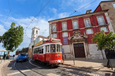 Lisbon'ın ünlü tramvay ve Portekizce Dekoratif Sanatlar Müzesi - Alfama, Lizbon