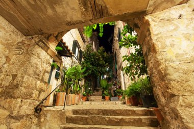 Old Town - tipik street, Dubrovnik gece