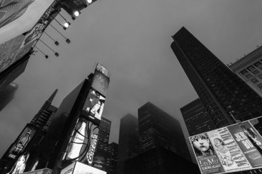 Gökdelenler ve yansımaları, Times Square New York Midtown Manhattan
