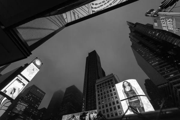 Wolkenkrabbers en reflecties, Times Square New York Midtown Manhattan — Stockfoto