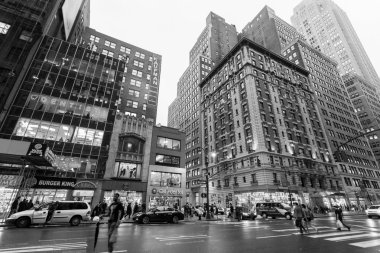 New York'un Midtown Manhattan'ın trafikte gece