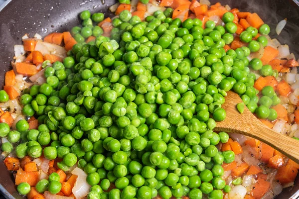 Cooking Pasta Peas Carrots Cooking Sauce Peas Carrots Onions Frying —  Fotos de Stock