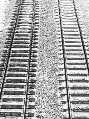 Kar kışın demiryolu pistini kapladı, üst manzara - kış arkaplanı, kopyalama alanı