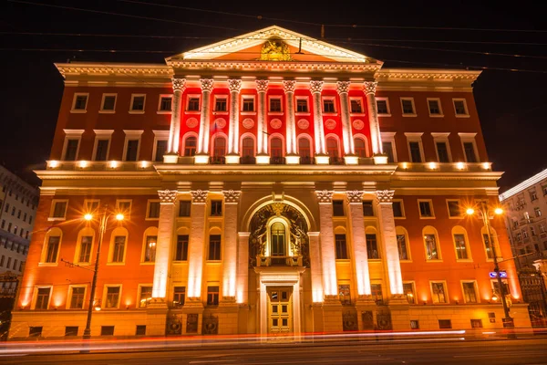 モスクワ ロシア 2015年9月19日 モスクワの夜 夜の街並みで照明とモスクワ市庁舎の建物の眺め — ストック写真