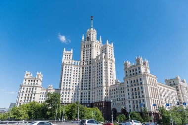 Moskova, Rusya, 27 Mayıs 2018 - Kotelnicheskaya seti üzerinde Stalin gökdeleni güneşli bir bahar günü, Moskova şehir manzarası