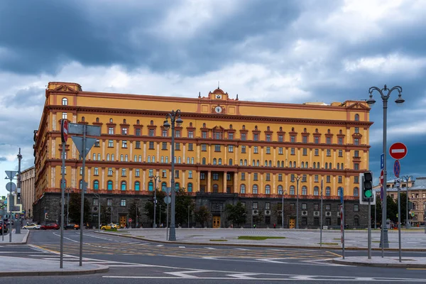 モスクワ ロシア 2019年7月7日 Lubyanskaya広場 劇的な景色 街並みにFsb Kgbの建物 — ストック写真
