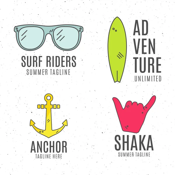 Sada minimalistický surfování logo konceptů. Letní tenká linie byt tropického designu. Surfař gear odznaky - brýle, kotva, Rady. Lineární turistické vektor šablony, izolovaný. Surf zařízení emblémy — Stockový vektor