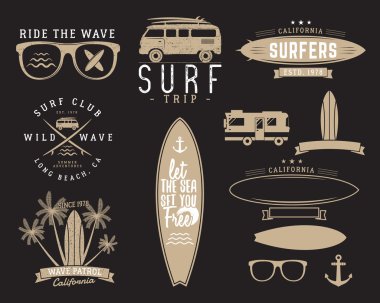Vintage sörf grafik ve amblemler için web tasarım kümesi veya yazdırabilirsiniz. Sörfçü, beach tarzı logo tasarımı. Sörf rozeti. Sörf tahtası mühür, öğeleri, sembolleri. Yaz insignias. Vektör hipster renkleri.