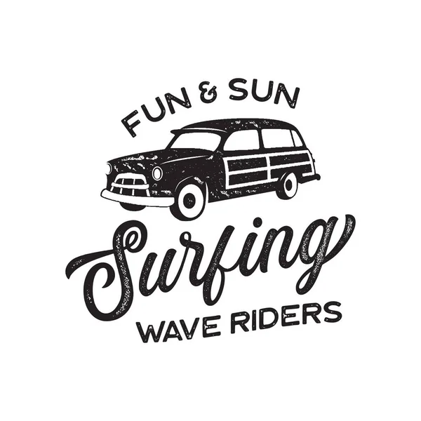 Design de impressão de logotipo de surf vintage para t-shirt e outros usos. Fun e Sun tipografia citação caligrafia e van ícone. Mão incomum desenhado surfar emblema patch gráfico. Vetor — Vetor de Stock