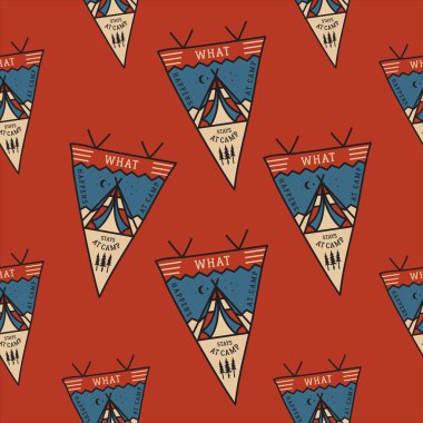 Flama desenli kamp çadırı rozetleri. Metni, çadırı ve ağaçları olan kusursuz bir arka plan. Stok vektör dokusu.