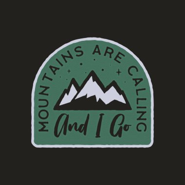 Eski kamp logosu, dağ rozeti. El çizimi etiket tasarımı. Seyahat gezisi, seyahat tutkusu ve yürüyüş. Dağlar sesleniyor ve ben açık hava amblemine geçiyorum. Seyahat logosu. Stok vektörü