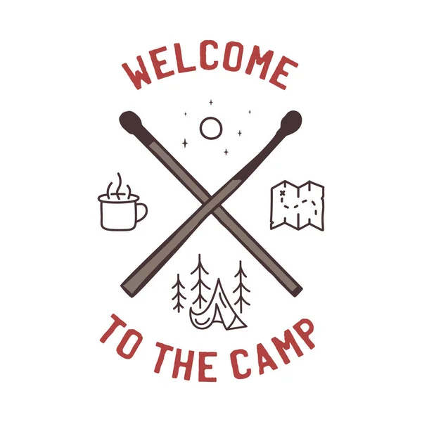 Camping logo petualangan logo desain ilustrasi. Vintage Label Outdoor dengan mug, tenda, peta dan teks Selamat datang di kamp. Stiker linear hipster yang tidak biasa. Vektor stok. - Stok Vektor