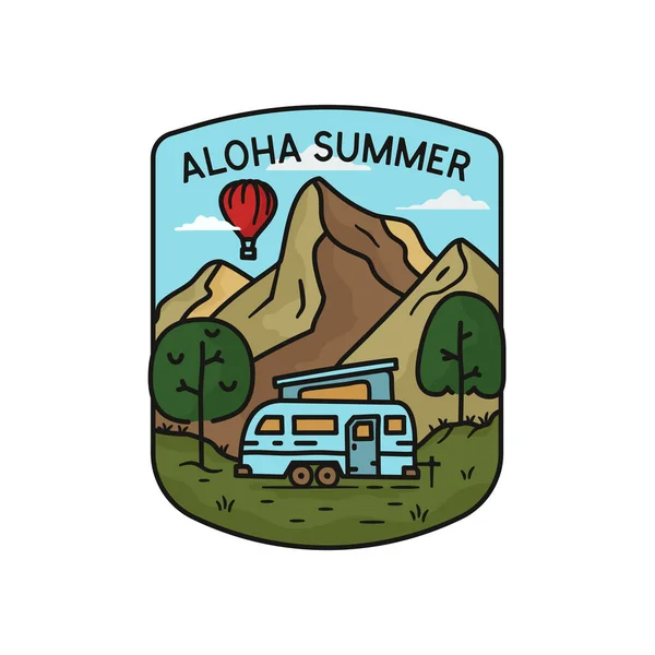 Logo estivo Aloha, design emblema avventura campeggio con montagne, rimorchio camper e alberi. Adesivo stile retrò linea insolito arte. Vettore di stock — Vettoriale Stock