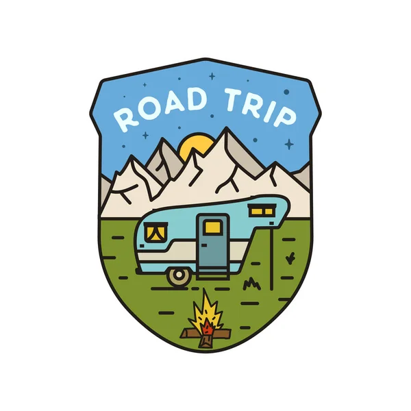 Roadtrip-Logo, Camping-Abenteuer Emblem Design mit Bergen, Wohnmobil-Anhänger und Reise-Szene. Ungewöhnlicher Aufkleber im Retro-Stil. Aktienvektorkunst — Stockvektor