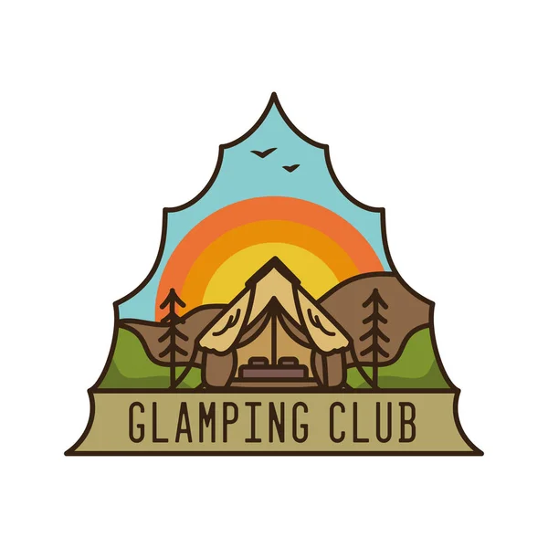 Glamping club logo, glamp adventure emblem design with mountains, tent, sunrise and trees. Unusual vintage art style sticker. Stock vector label isolated — Stock Vector