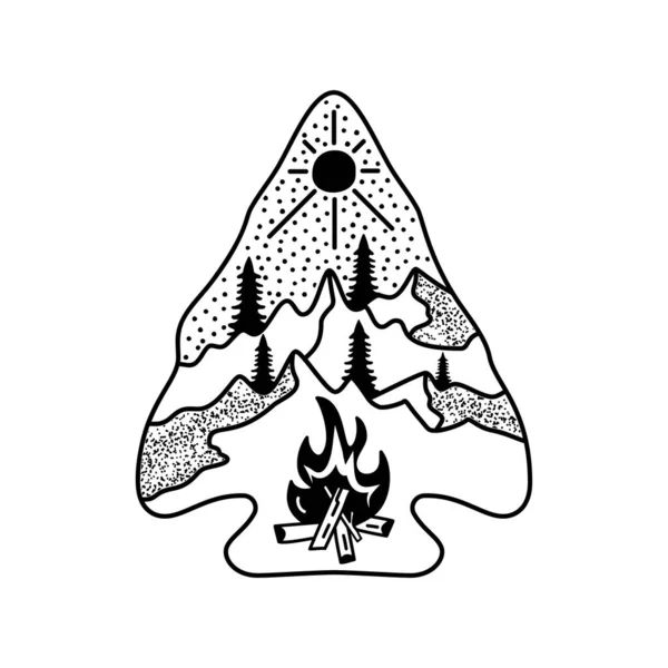 露营探险徽章设计。户外有篝火和远足景观的标志。旅行轮廓标签孤立。神圣的几何图形库存向量纹身图形标签 — 图库矢量图片
