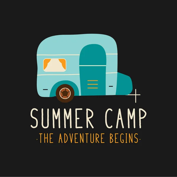 Projekt koszulki z kamperem na letni obóz — Wektor stockowy