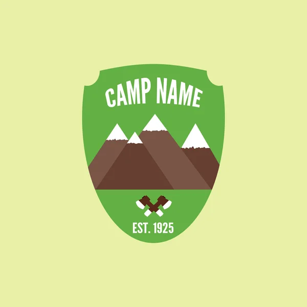 Logotipo de montaña camping con hacha. Colorido. Etiquetas y escudos. Emblemas de viaje. — Vector de stock