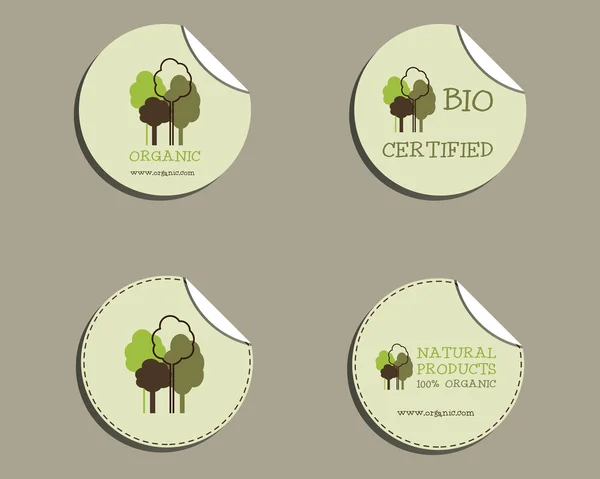 Set van groene biologische labels - stickers voor natuurlijke winkel producten. Ecologie thema. Eco-ontwerp. Vector — Stockvector