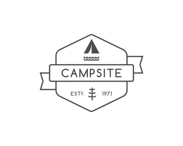 Vintage trekking en montagne, escalade randonnée badge camping, logo en plein air, emblème, timbre et étiquette concept web, print. Camping design monochrome. Camping icône. Vecteur — Image vectorielle