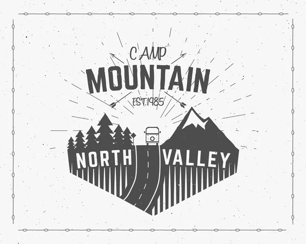 Mountain camp vintage mountain explorer label Outdoor adventure logo design Travel hand drawn and hipster insignia. Snowboard icon symbol Wilderness, north valley forest camping badge Sunburst. Vector — Wektor stockowy